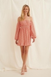 NA-KD-MaatEU38-OffShoulderSmockedRecycledMini-VrouwenJurk-PaintedFloralCoral