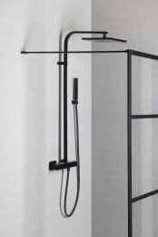 SaphoDimyopbouwregendouchezwartmat