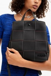 GevlochtenS-rugzakmetstiksels