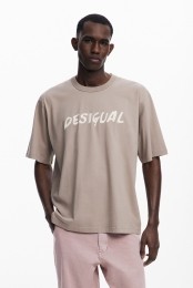 T-shirtmetkortemouwenenlogomettextuur