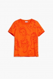T-shirtmetgezichtenprint