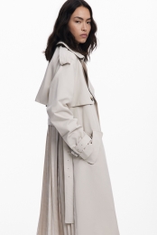 Trenchcoatmetgeplooiderug