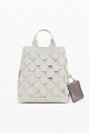 Middelgroterugzakmetpatchesinleerlook