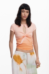 T-shirtmetkortemouwenenopening