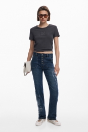 Geborduurdejeansmetvierkantezakken