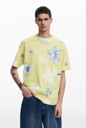 T-shirtmetkortemouwenenbladeren