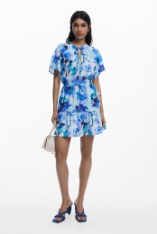 Kortevloeiendejurkmetstrik