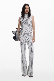 Elastischebroekmetvervormdestrepen