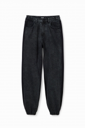 Joggerjeansmetbloemen