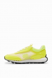 Runnersneakersmettransparanteonderdelen