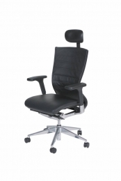 Bureaustoel105zittingenrugleuningzwartlederonderstelverchroomdaluminiumStoelvoorzienvanlendesteunenvaneenhoofdsteuninleder