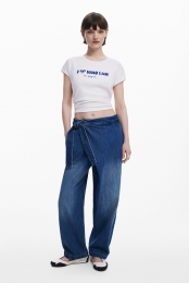 Baggyjeansinpareo-stijl