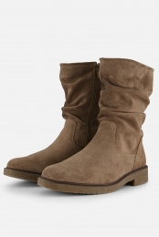 FeynGiuliaPlooiEnkellaarsjestaupeSuede