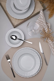 18-deligedinersetMatildaporseleinHermia