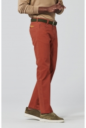 MeyerDiegoBroeklichtroodEffen