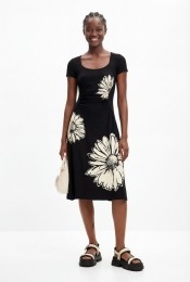 Midi-jurkmetkortemouwenhalslijnenmadeliefjes