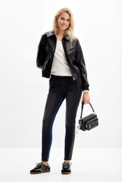 Contrasterendeslimfitspijkerbroek