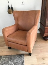 Lerenoorfauteuilmethoutenpoten-bruinleer-EchtleerLandelijkontdekdeveleLeersoortenenKleurenbijShopX