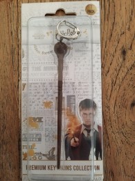 HarryPotterKeychainRemusLupinWand