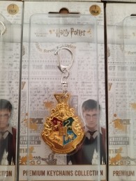 HarryPotterKeychainHogwartsCrest