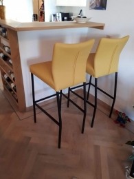 Setvan2lerenbarstoelen-geelleer-EchtleerModernontdekdeveleLeersoortenenKleurenbijShopX