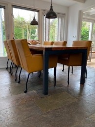 Setvan6lereneetkamerstoelen-metarmleuningenwieltjes-geelleer-EchtleerModernontdekdeveleLeersoortenenKleurenbijShopX