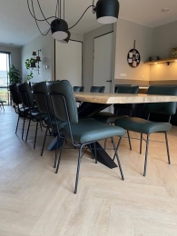 Setvan8lereneetkamerstoelen-groenleer-EchtleerIndustrieelontdekdeveleLeersoortenenKleurenbijShopX