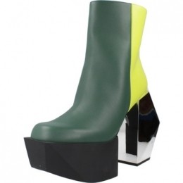 LaarzenUnitednudeSTAGEBOOT