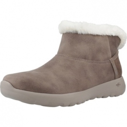 LaarzenSkechersON-THE-GOJOY-COZY