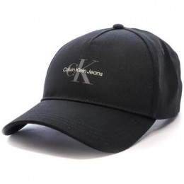 PetCalvinKleinJeans-