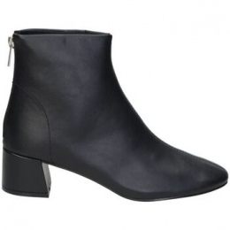 EnkellaarzenCorinaM5870