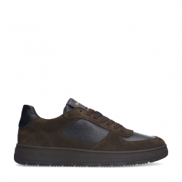 Donkerbruinelerensneakersmetsudedetails