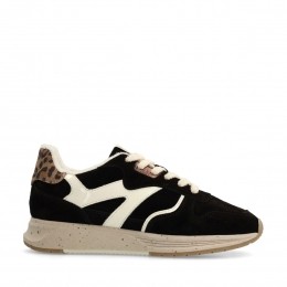 Zwartesudesneakersmetdetails