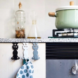 LadehakenSetVan3-NieuwsgierigeKat