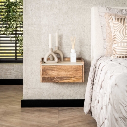 LifestyleFurnZwevendNachtkastjeBeckieMangohoutentravertinlookMet1lade-Massiefmangozandkleur