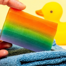 Regenbooghandzeep