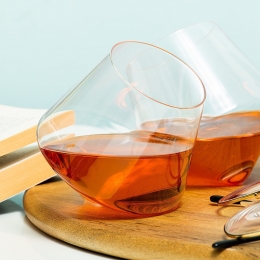 Rollendewhiskeyglazensetvan2