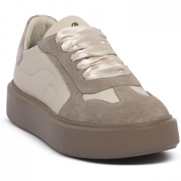 LageSneakersFrauWILLFANCYCARAGOLD