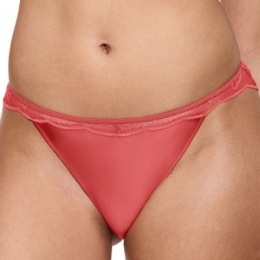 TriumphCrazyStupidLoveHighlegTaiActie