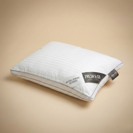 Hoofdkussen-HotelStripeMicroDons-VoorZij-EnRugslaper-Microvezel-Anti-allergischLichtEnOnderhoudsvriendelijk-Dekbed-Discounternl