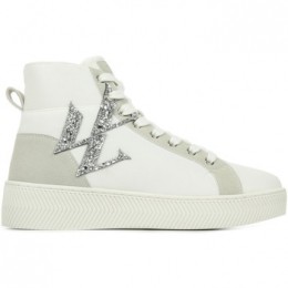 SneakersVanessaWuSabrina