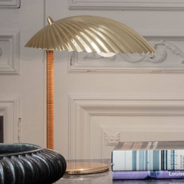 GUBI5321tafellampmetrotan-staafmessing