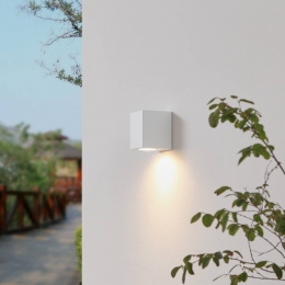 PriosIrfanbuitenwandlamphoekigwit10cm