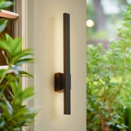 LindbyLEDbuitenwandlampSakarizwartaluminiumhoogte50cm