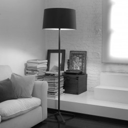 LEDS-C4Hallvloerlampmetstoffenkapzwart