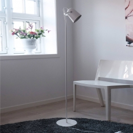 DybergLarsenOslovloerlampvanmetaalwit