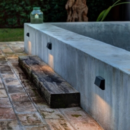 FAROBARCELONAHoekigeLEDbuitenwandlampMustbreedte96cm