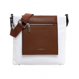 EMILYNOAHSchoudertasENElaura