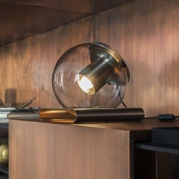 OlucetafellampTheGlobegoudkleurigbronsglas