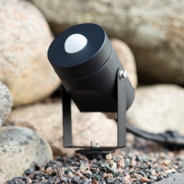 MarksljdTuin24bewegingsmeldermetgrondspies